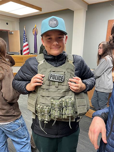 Eighth-graders quiz law enforcement, court officials about their rights