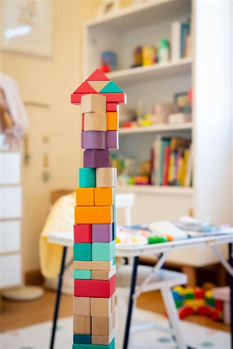 El Juego De Torre De Bloques De Madera Colapsa Aislado En Fondo Blanco