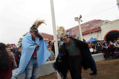 Galería de imágenes Se izó bandera mapuche en San Antonio dando inicio