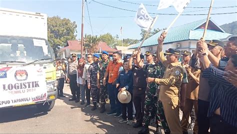 Pj Bupati Tapteng Sugeng Riyanta Lepas Pendistribusian Logistik Pemilu