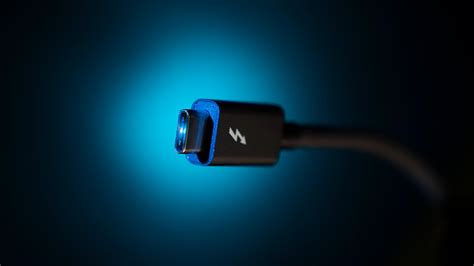 Thunderbolt 4 offers “universal cable connectivity”… as long as it uses ...