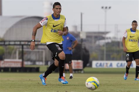 Reforço Para O Meio Campo Faz Primeiro Treino No Ct Do Corinthians