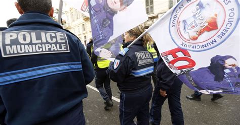 Manifestations De Policiers Municipaux Pour Leurs Salaires Et Leurs