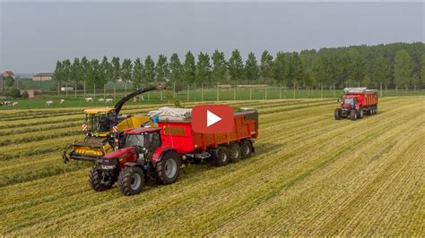 Ensilage D Herbe Avec Une Ensileuse New Holland Fr Case Ih Et