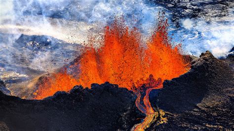 The-Holuhraun-lava-field-located-just-north-of-the-Vatnajokull-ice-cap-in-the-Icelandic ...