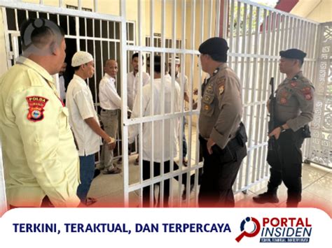 5 Tersangka Dikawal Polisi Bersenjata Lengkap Menuju Pengadilan