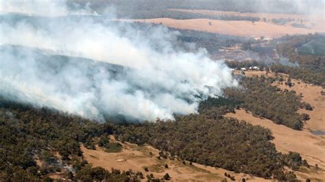 Victoria Bushfires Authorities Make Last Ditch Evacuation Appeal For