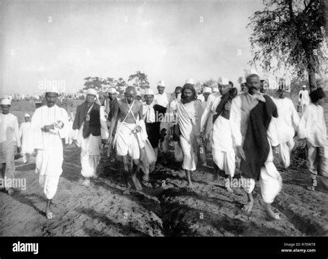 Mahatma gandhi salt satyagraha Black and White Stock Photos & Images ...