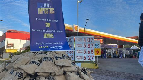 Motoristas da capital amanhecem em posto de combustível no Dia Livre de