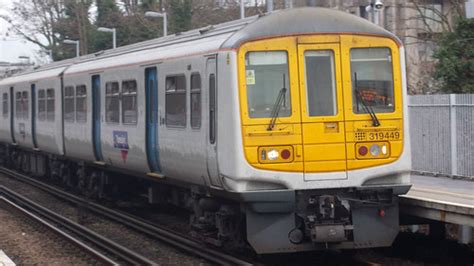 Dscn0020f Thameslink Liveried Class 319 319449 Forming T Flickr