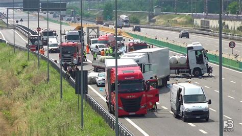 Cronaca Diretta Lombardia Milano Incidente Sulla A Due Morti