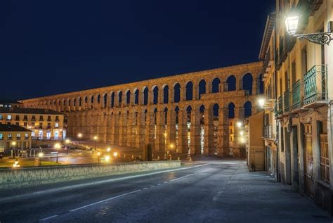 Premium Photo Aqueduct Of Segovia At Night Segovia Spain