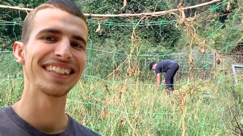 Viene Un Amigo De Ciudad A La Finca Y Le Hago Trabajar En El Huerto