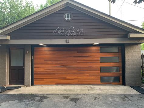 Planks Garage Door In Cedar Accents Woodtones By Chi Overhead Doors Garage Door Styles