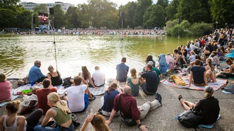 Corona Krise In Stuttgart Festivals Und Stadionkonzerte Abgesagt Kultur