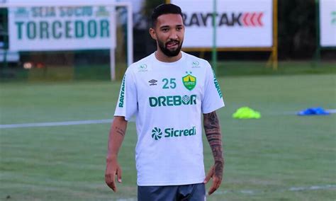 Cuiab Rescinde Contrato Atacante Clayson Acusado De Agress O A