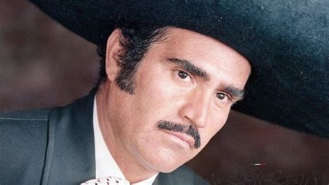 Fotos de Vicente Fernández El Charro de Huentitán al paso de los