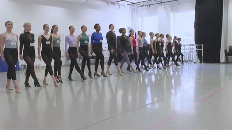 College students learn Rockettes' dance techniques