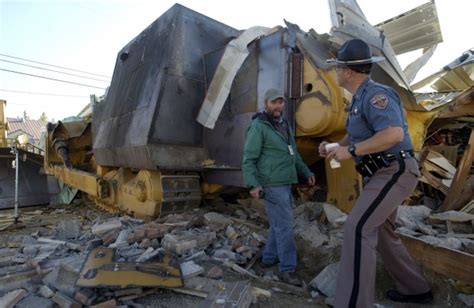 "Tread" documentary revisits the 2004 "Killdozer" rampage in Granby ...