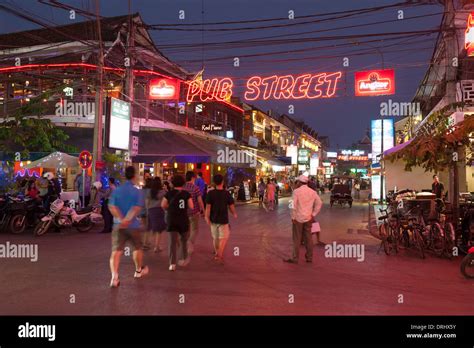 Pub Street At Night Siem Reap Cambodia Stock Photo Alamy