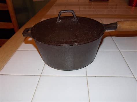 2 Quart Cast Iron Sauce Pan Mid Century Cookware 19 Liter