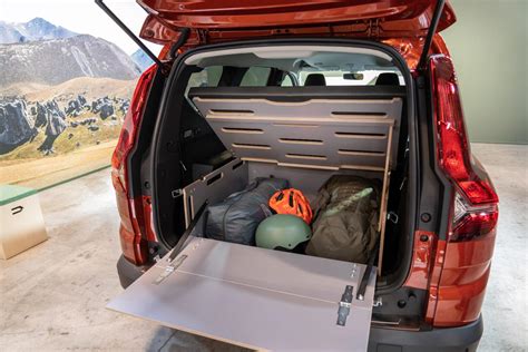 Dacia Jogger - Un kit de camping « officiel » prévu pour 2023 ...