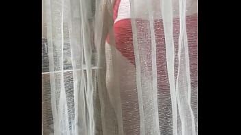 la novia de tu amigo te seduce en la ducha con su culo curvilíneo XVIDEOS