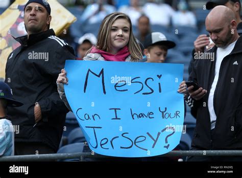 Barcelona Fans Cheering Hi Res Stock Photography And Images Alamy