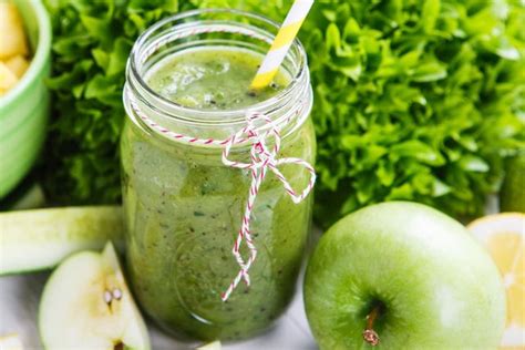 6 sucos de couve detox para emagrecer Tua Saúde