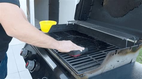 Effective Tips For Cleaning Stainless Steel Grill Grates