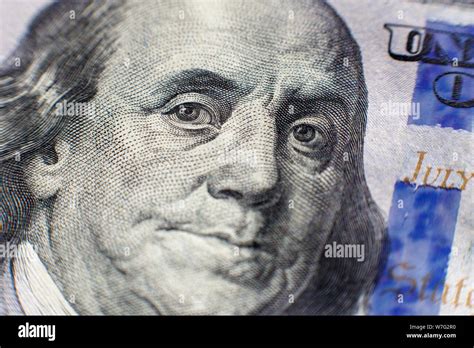 Benjamin Franklin Rostro Sobre Nosotros Cien Dollar Bill Macro Aislados