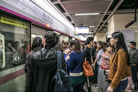 武汉地铁拥挤吗 武汉最拥挤的地铁线路 武汉地铁2号线人最多 第10页 大山谷图库