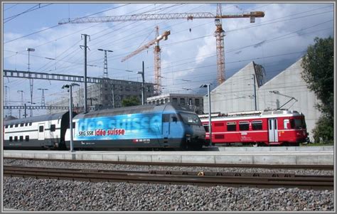 Re 460 020 1 Und Be 4 4 512 Pendel Der RhB Vor Den Neubauten Und Rechts