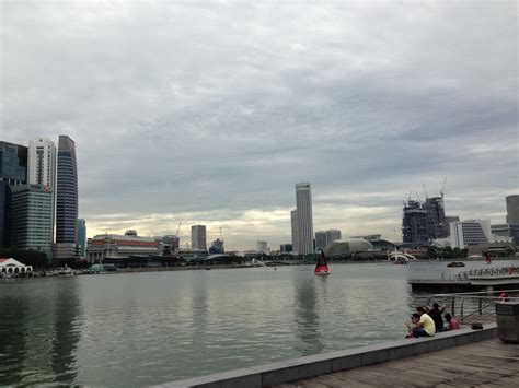 Singapore – Walk towards Marina Bay | singapore for backpackers