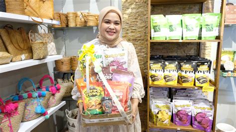 Laris Manis Bisnis Hampers Lebaran Permintaan Produk UMKM Lokal