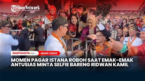 Momen Pagar Pembatas Istana Roboh Saat Emak Emak Antusias Minta Selfie