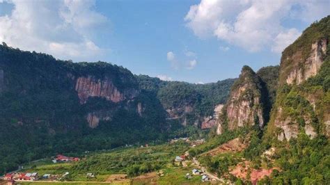 Menyaksikan Indahnya Lembah Harau Sumatera Barat Ada Tebing Batu