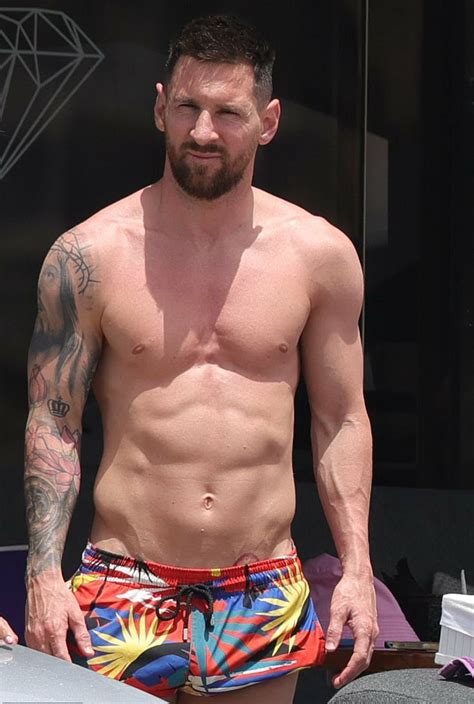 Lionel Messi Caras De Sunga Messi Foto De Homens