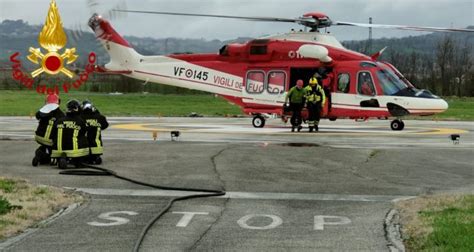 In Difficolt In Montagna Con Le E Bike Escursionisti Salvati Con L