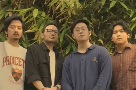 Lirik Lagu Dan Chord Gitar Lampu Merah The Lantis Viral Di Tiktok