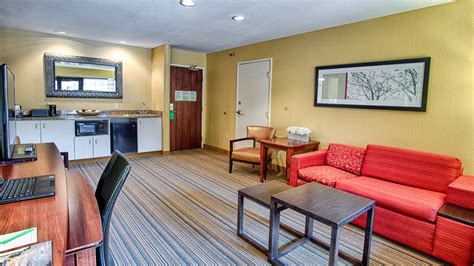 Courtyard by Marriott Fargo Moorhead | Make Room for a Little Fun