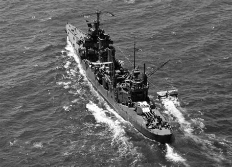 New Orleans-class cruiser USS Astoria (CA-34), recovers a seaplane ...