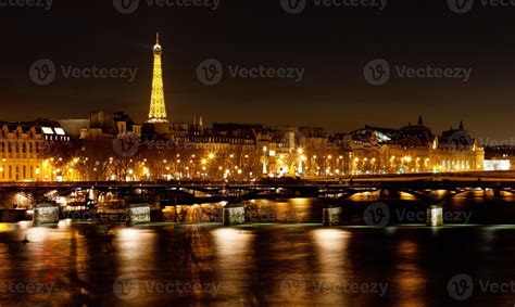 Pont des Arts in Paris at night 11691463 Stock Photo at Vecteezy