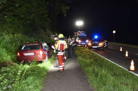 Unfall Bei Schiltach Autofahrer Kommt Alkoholisiert Von B Ab