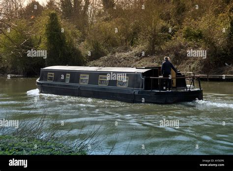 A Narrow Boat On The River Avon Evesham Worcestershire England Uk Stock