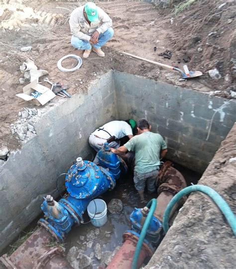 Trabaja OOMSAPAS La Paz en reparación de tubería en el tanque San