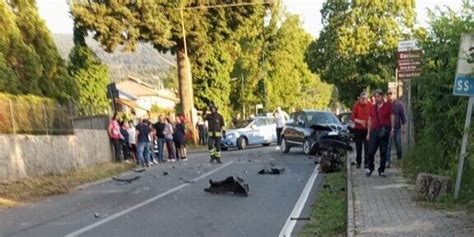 Scontro Fra Auto Nel Vibonese Due Persone Ferite Lievemente