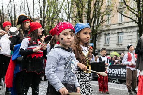 Albino I Carri E I Volti Della Sfilata Di Mezza Quaresima Che Hanno