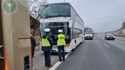 L Skie Wjecha W Ci Ar Wk Z Materia Ami Wybuchowymi Kierowca Si