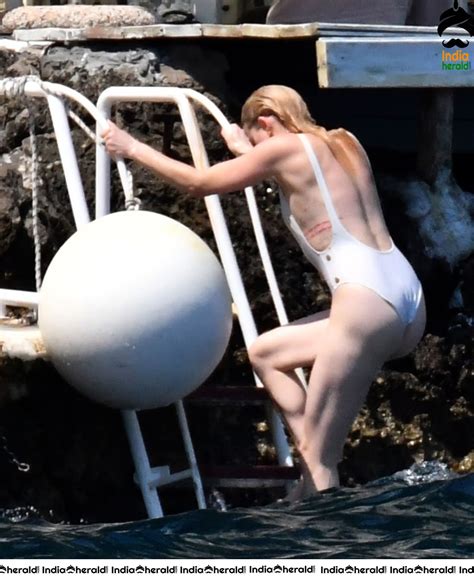 Amber Heard Sexposing In Bikini On The Amalfi Coast Of Ital